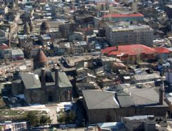'Erzurum Ak Ufukta'